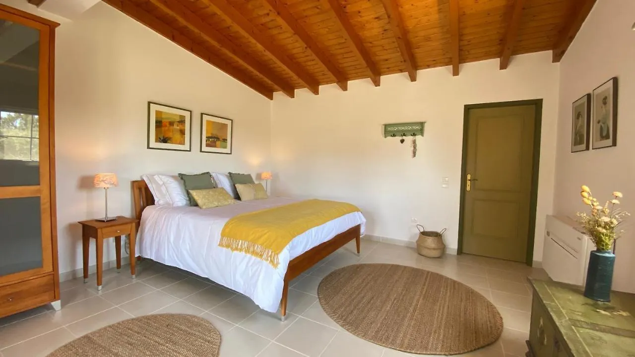 アルジェズール Sussurros Do Monte Bed & Breakfast