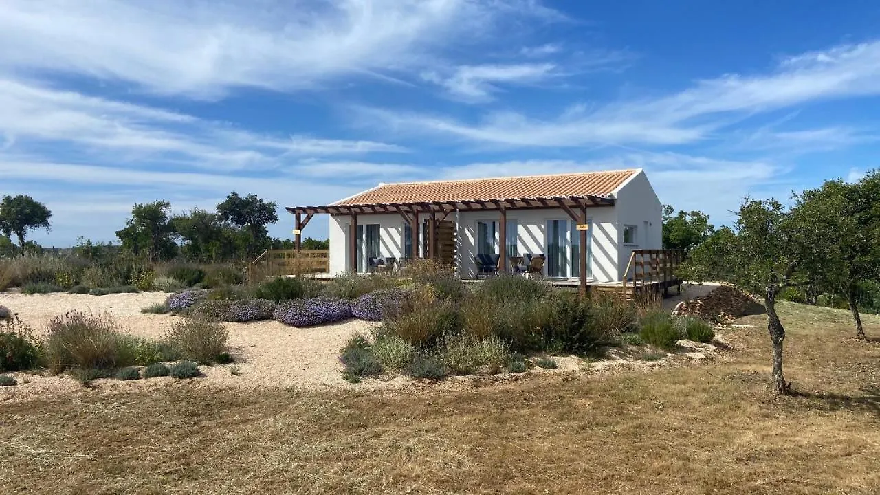 アルジェズール Sussurros Do Monte Bed & Breakfast